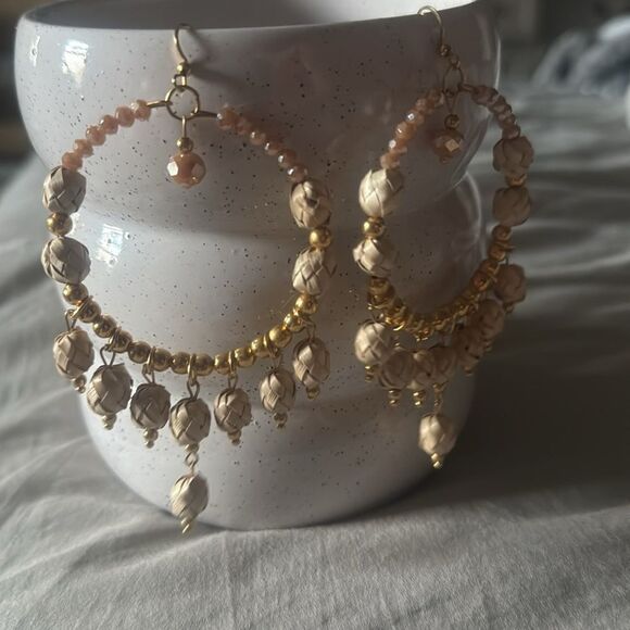 Gold plated Beige and Gold Palm Beaded Hoop handmade Artesanal Earrings - Picture 4 of 5